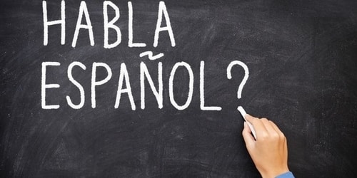 Habla Español? と書かれた黒板